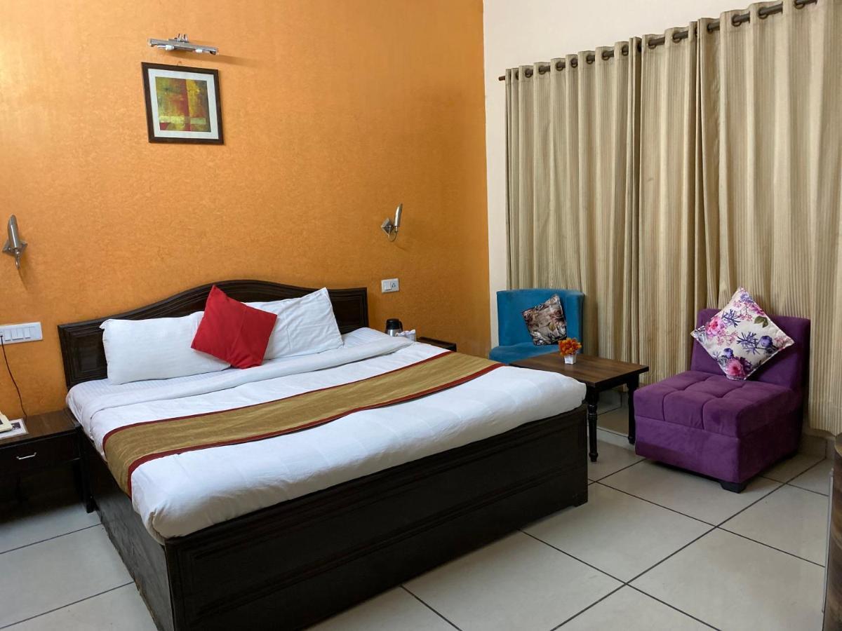 Hotel Aachman Regency Shimla Ngoại thất bức ảnh